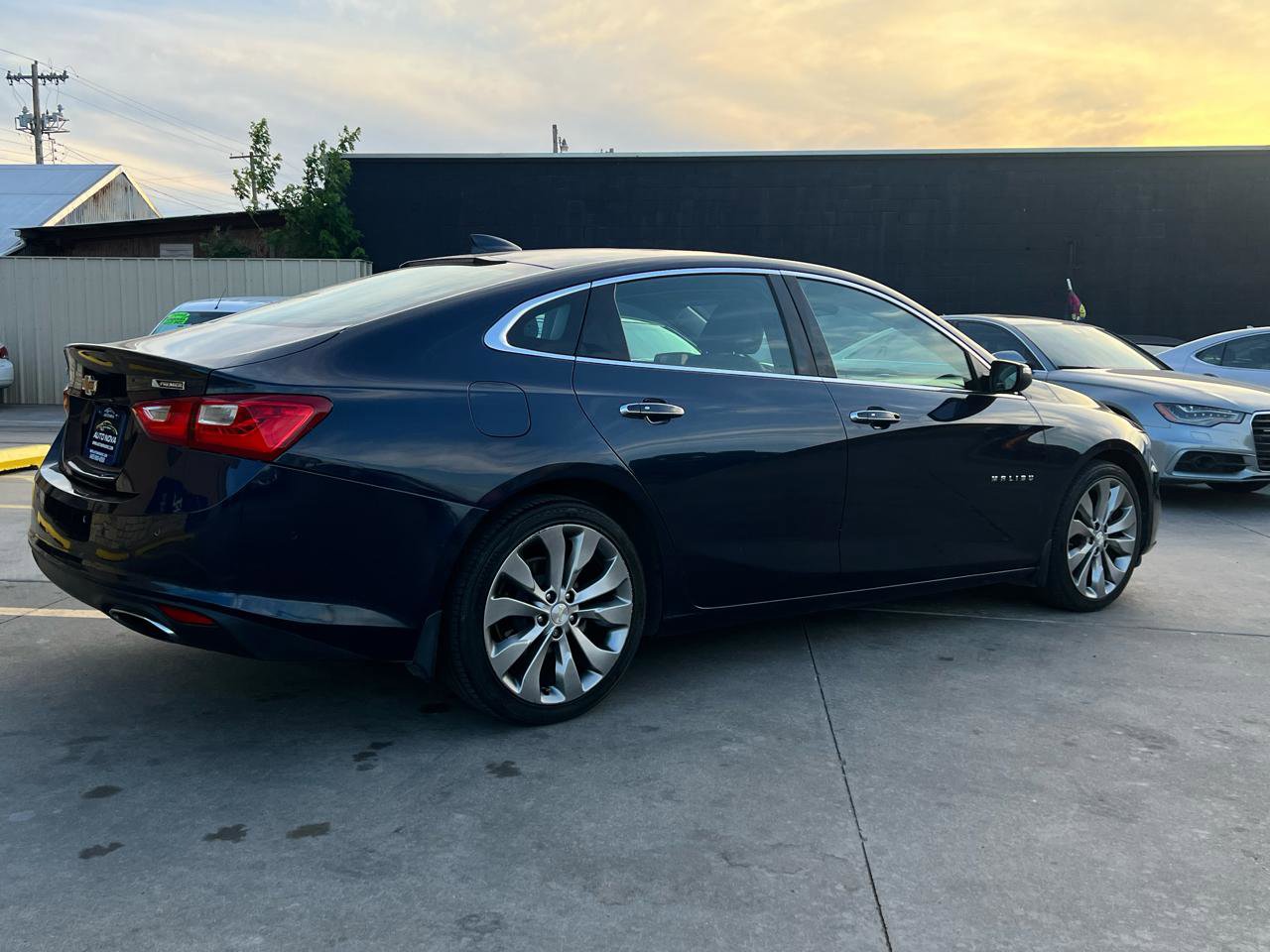 Used 2017 Chevrolet Malibu Premier w/ Premier Sun and Wheel Package FWD image 6