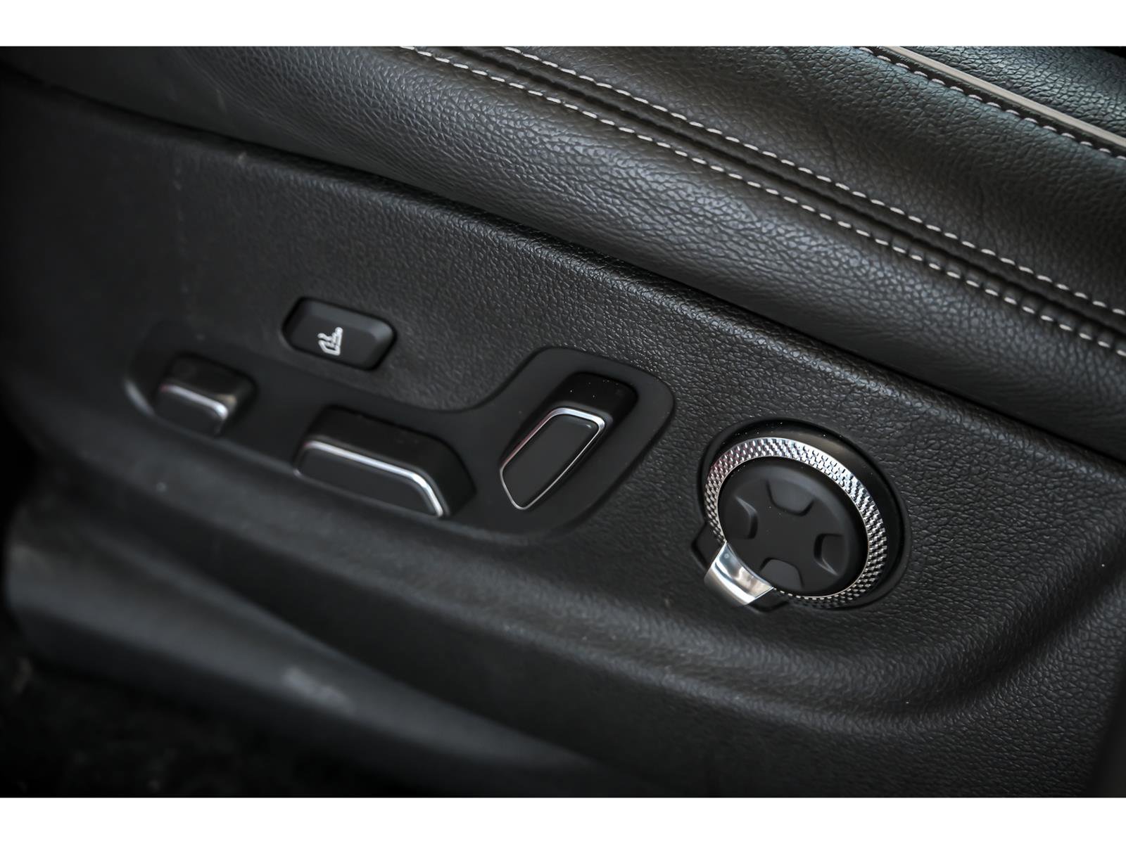 Used 2023 Genesis GV70 2.5T w/ Sport Prestige Package image 16