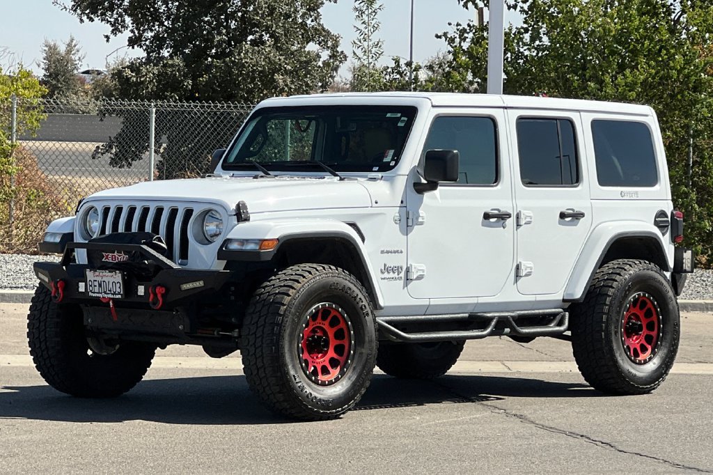 Used 2018 Jeep Wrangler Unlimited Sahara AWD/4WD image 10