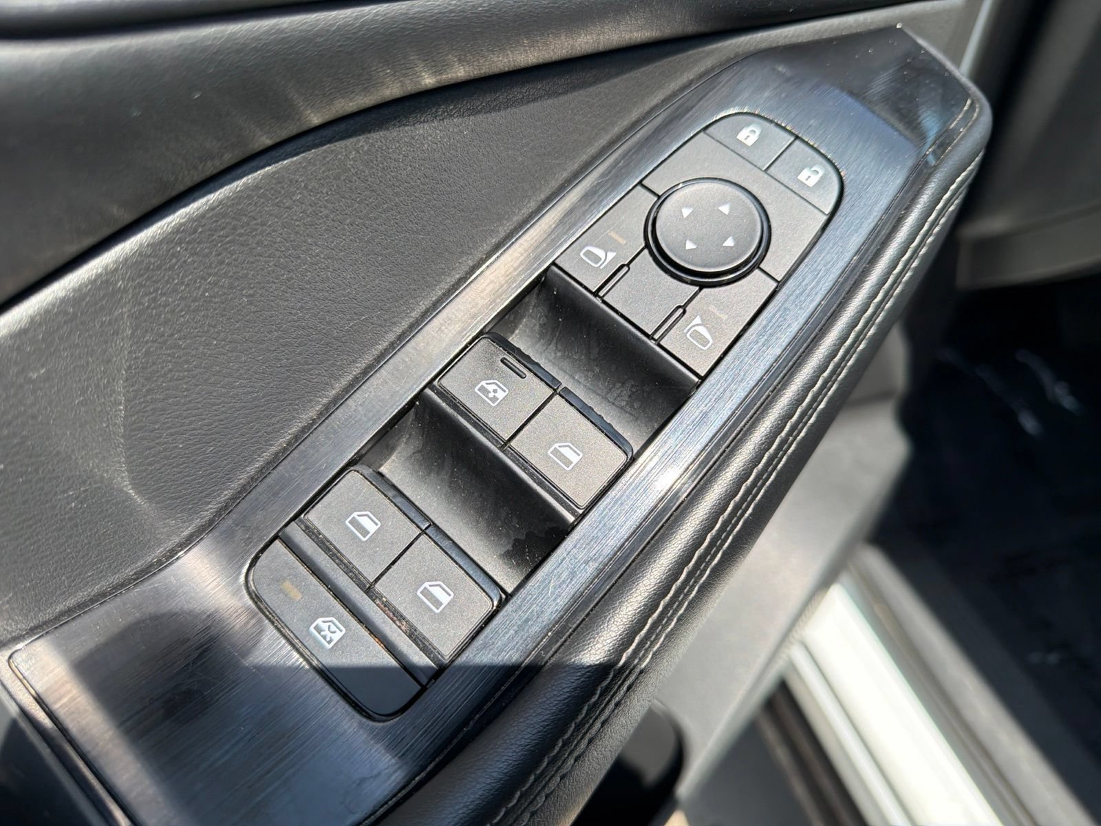 Used 2024 Nissan Rogue SV AWD/4WD image 15