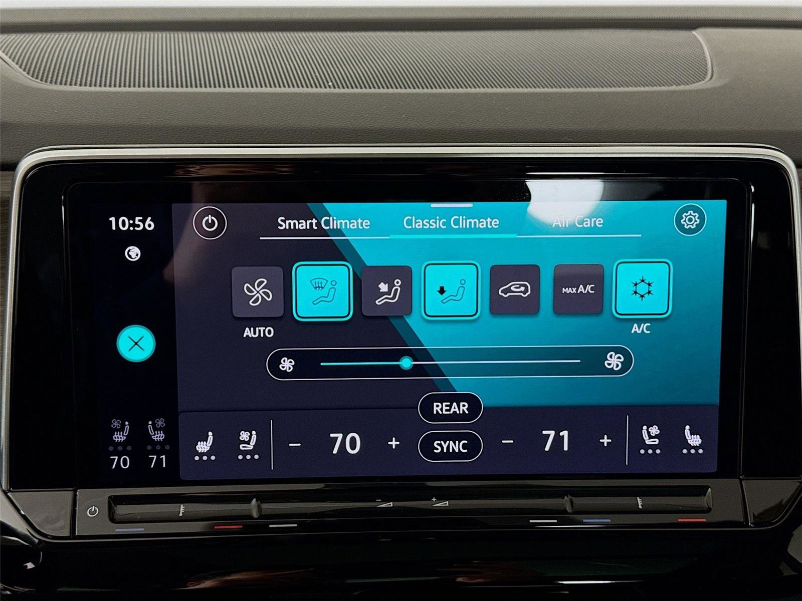 Used 2024 Volkswagen Atlas SEL Premium R-Line image 9