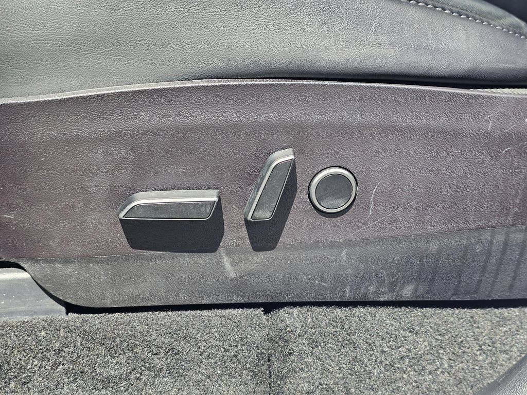 Used 2022 Tesla Model Y Performance AWD/4WD image 33