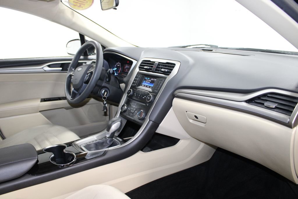 Used 2014 Ford Fusion SE FWD image 26