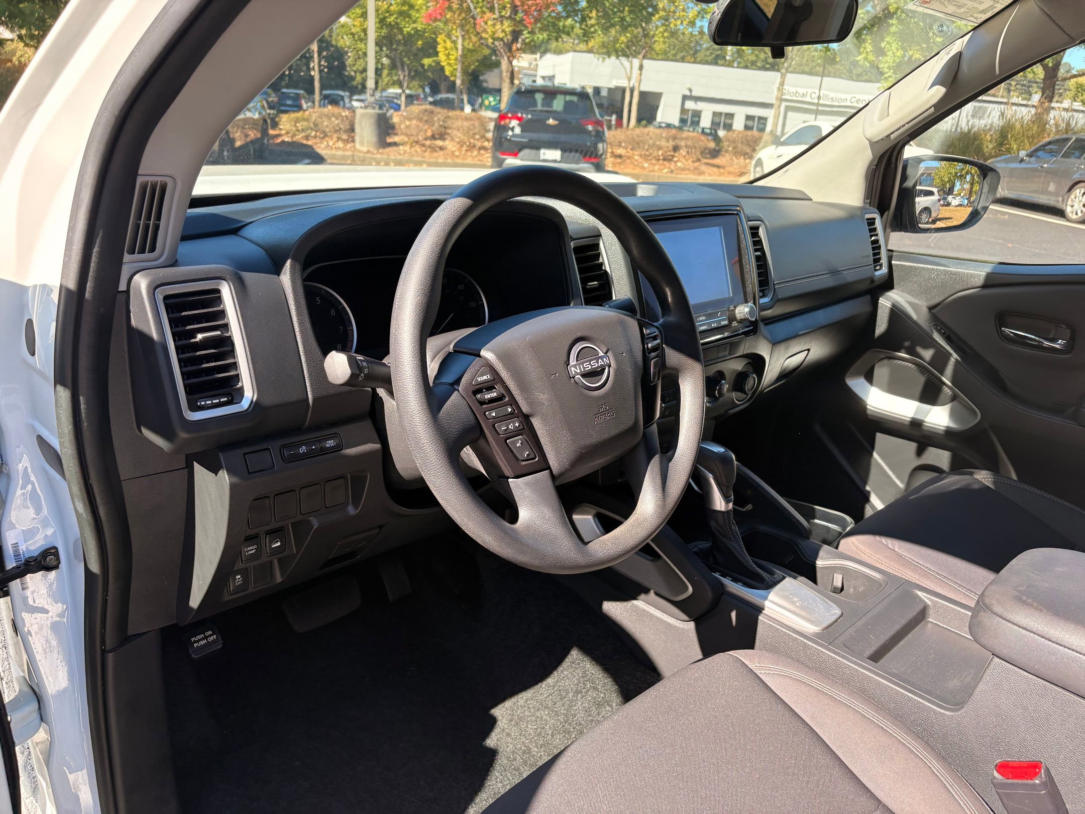 Used 2023 Nissan Frontier SV image 4