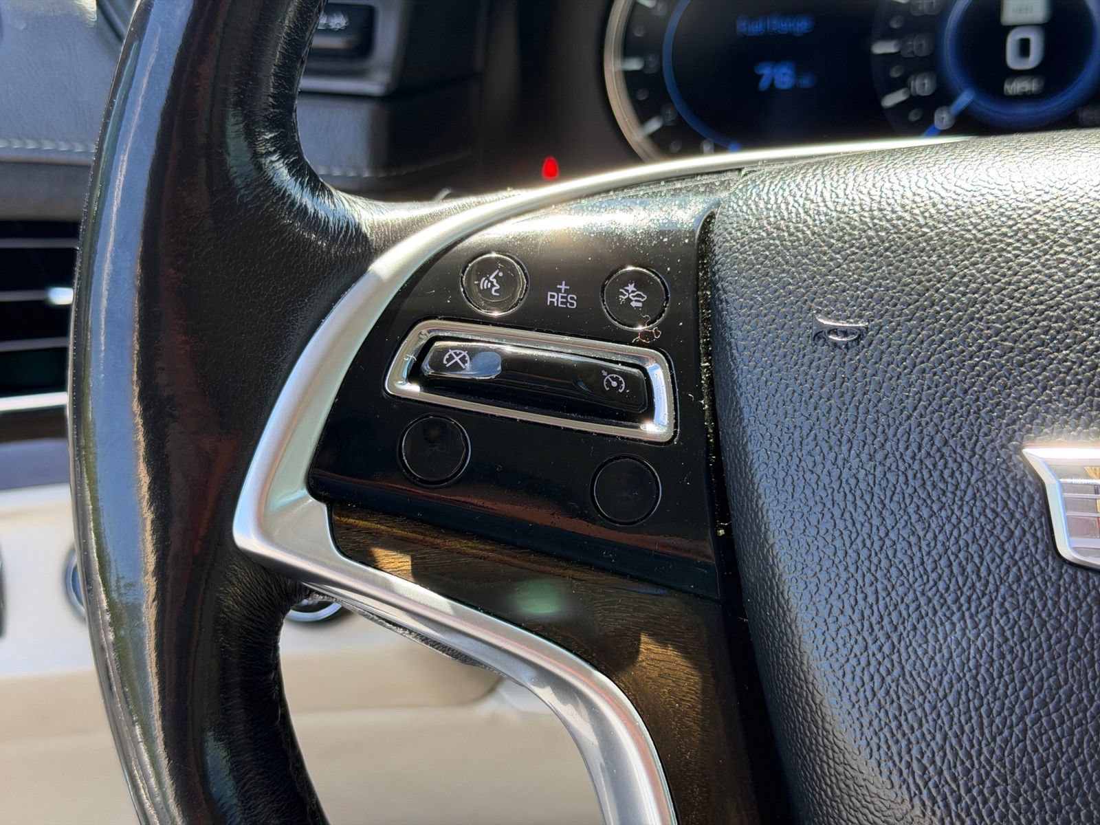 Used 2018 Cadillac Escalade Luxury AWD/4WD image 21