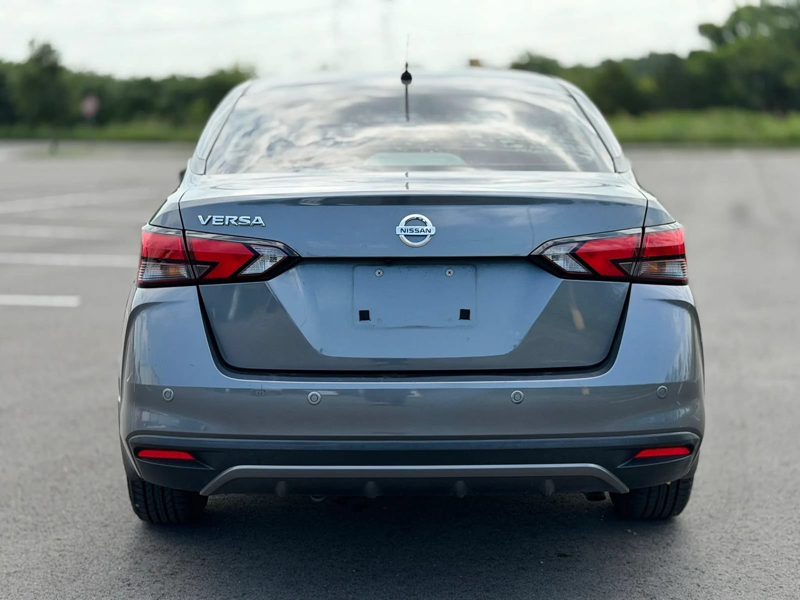 Used 2020 Nissan Versa S FWD image 4