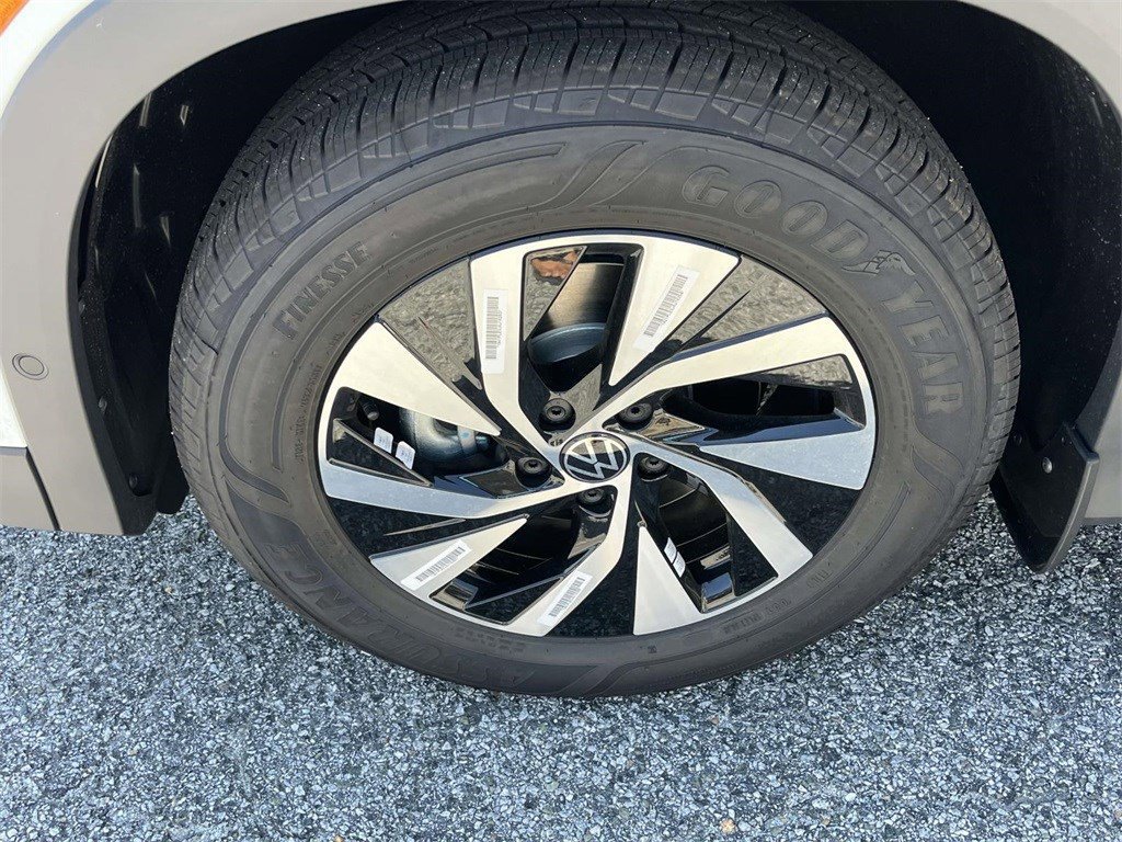 Certified 2025 Volkswagen Tiguan S FWD image 11