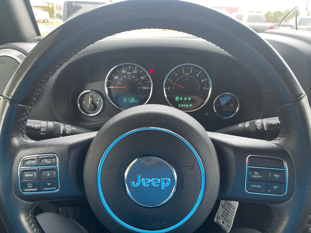 Used 2018 Jeep Wrangler Unlimited Sahara w/ Connectivity Group AWD/4WD image 21