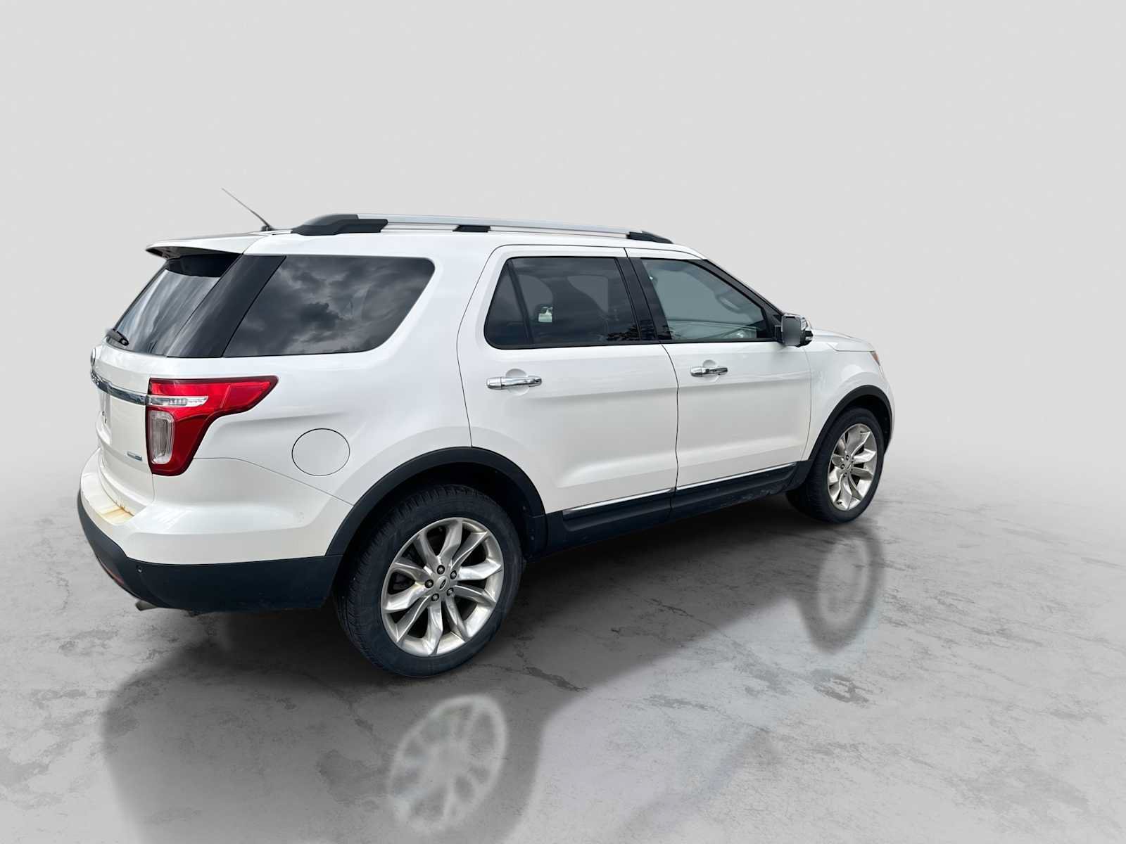 Used 2014 Ford Explorer Limited w/ Equipment Group 301A AWD/4WD image 17