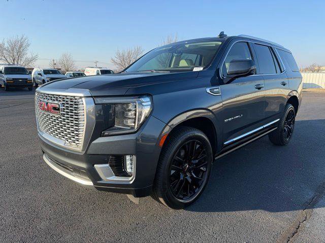 Used 2021 GMC Yukon Denali w/ Denali Premium Package RWD image 3