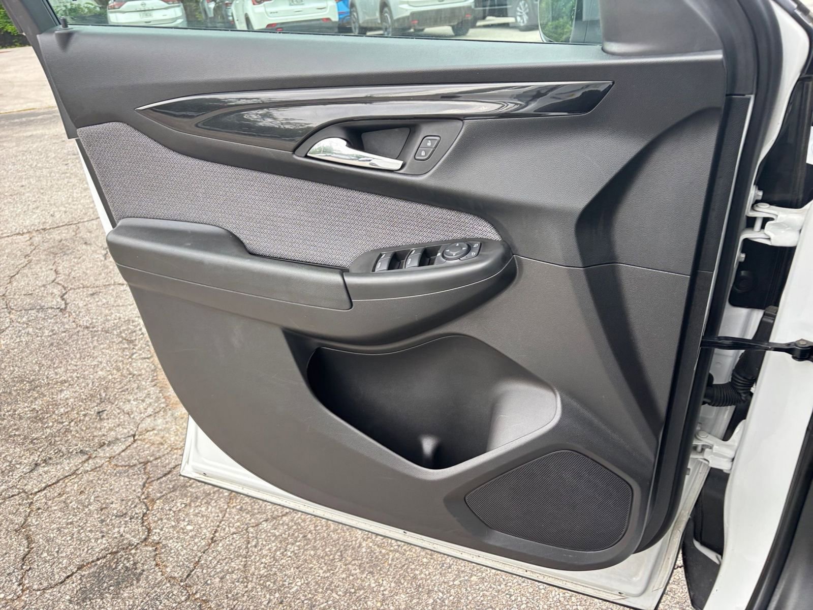 Used 2025 Chevrolet TrailBlazer LT FWD image 18