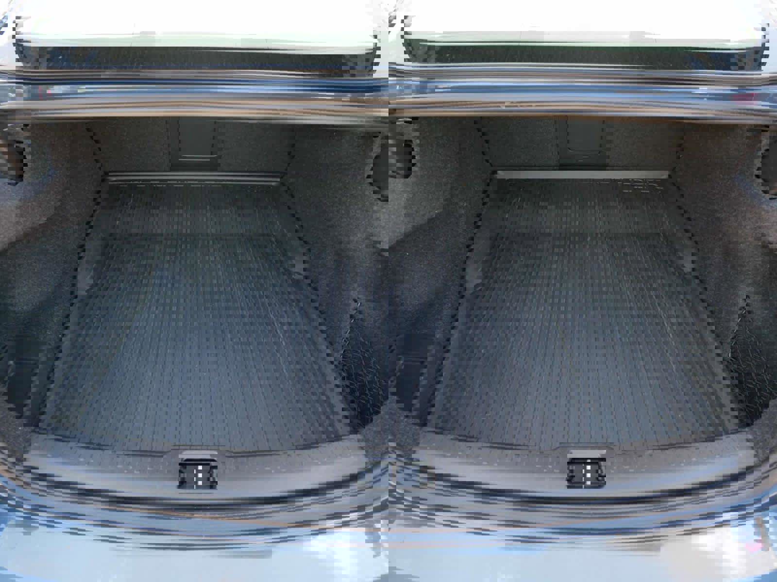 Used 2021 Volvo S60 T5 Momentum image 12