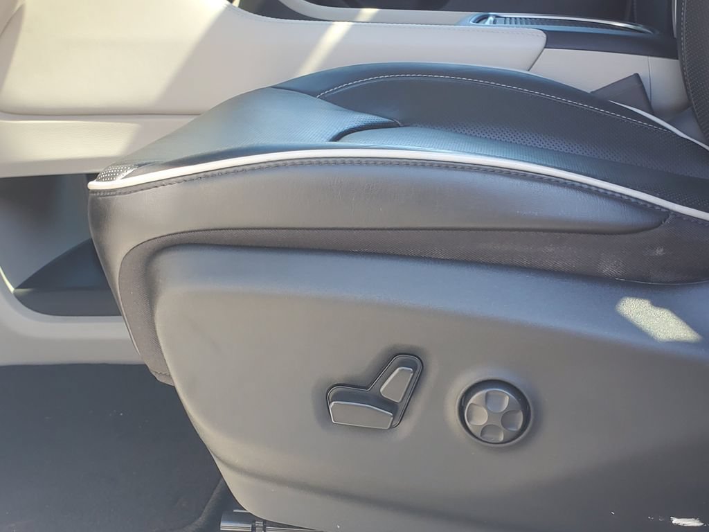Used 2022 Chrysler Pacifica Limited AWD/4WD image 6