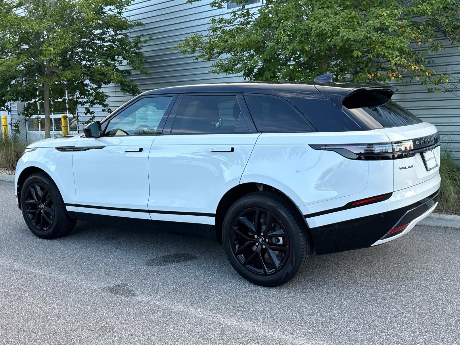 New 2026 Land Rover Range Rover Velar Dynamic SE image 3