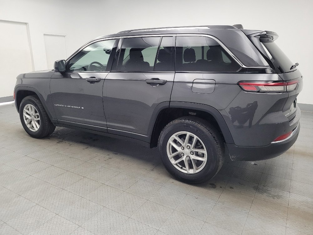 Used 2023 Jeep Grand Cherokee Laredo image 3