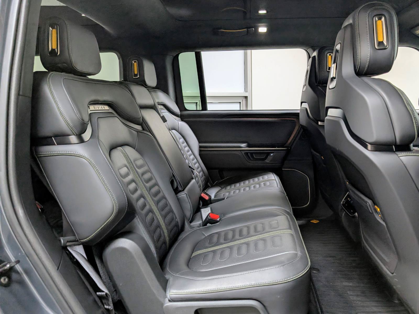 Used 2025 Rivian R1S Adventure AWD/4WD image 33