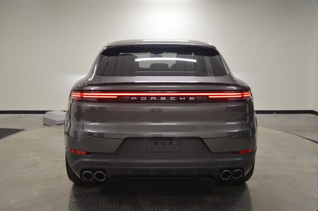 Certified 2024 Porsche Cayenne Coupe image 6