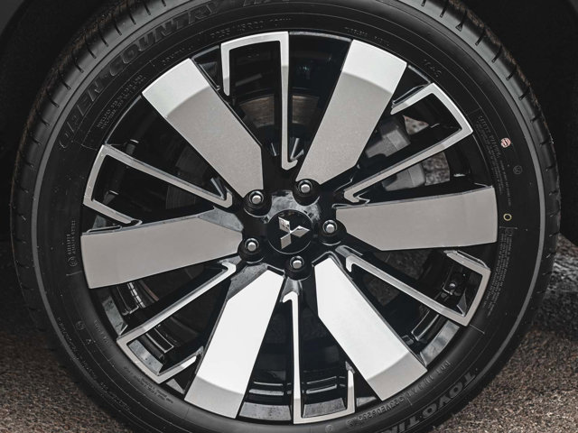 New 2025 Mitsubishi Outlander AWD image 6