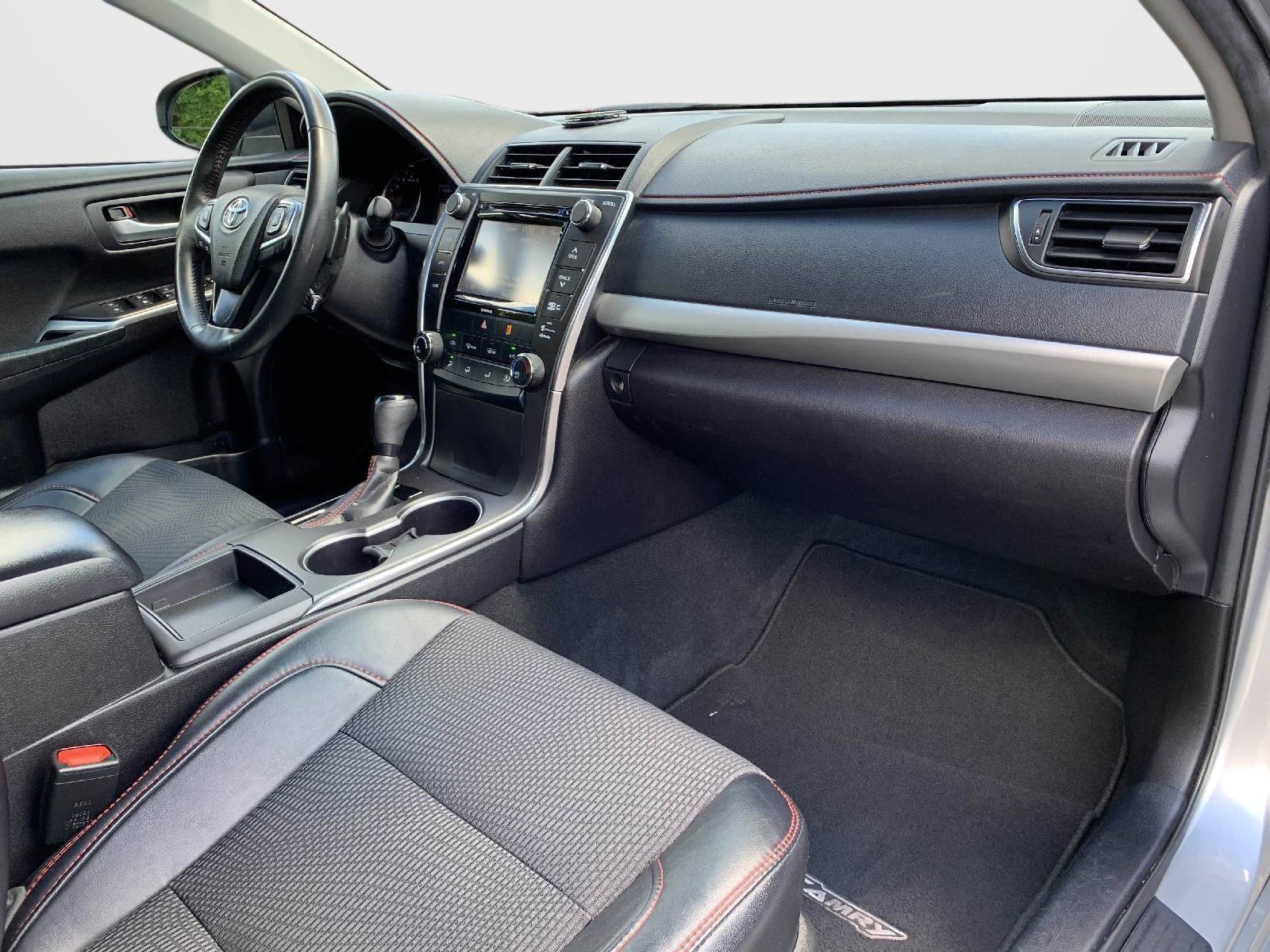 Used 2017 Toyota Camry SE w/ Moonroof Package FWD image 37
