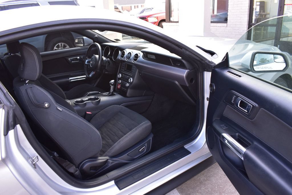 Used 2016 Ford Mustang Coupe RWD image 17