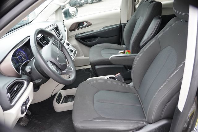 Used 2023 Chrysler Voyager LX FWD image 4