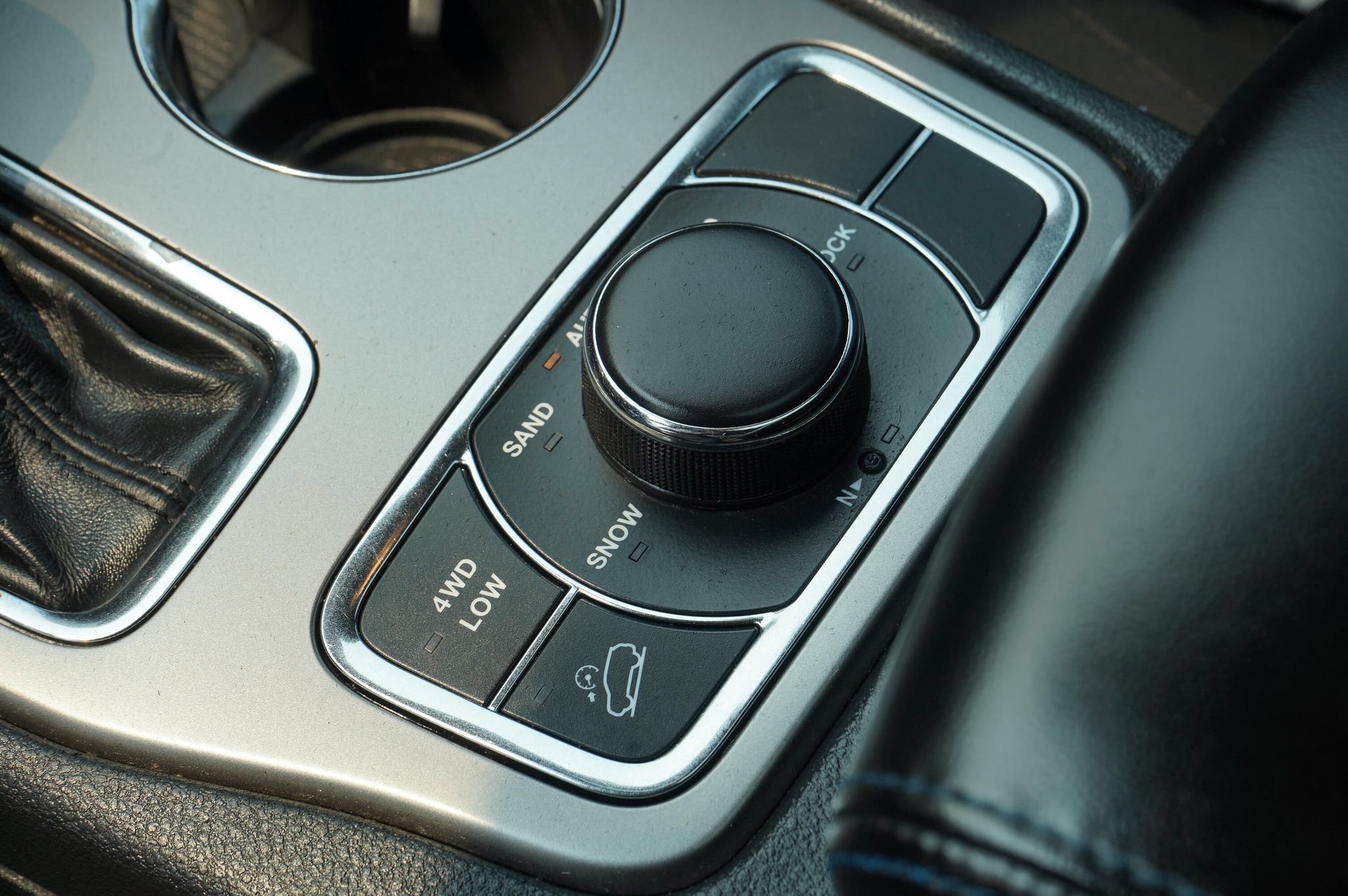 Used 2019 Jeep Grand Cherokee Laredo AWD/4WD image 19