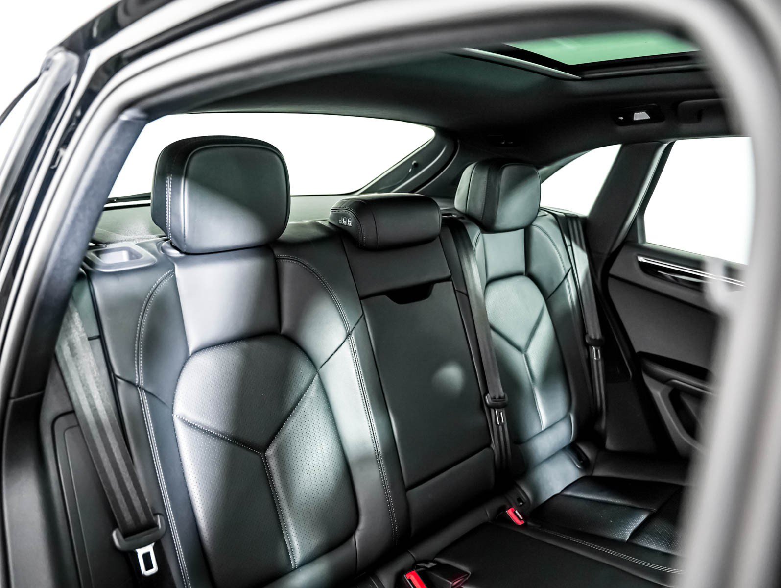Certified 2024 Porsche Macan AWD/4WD image 6