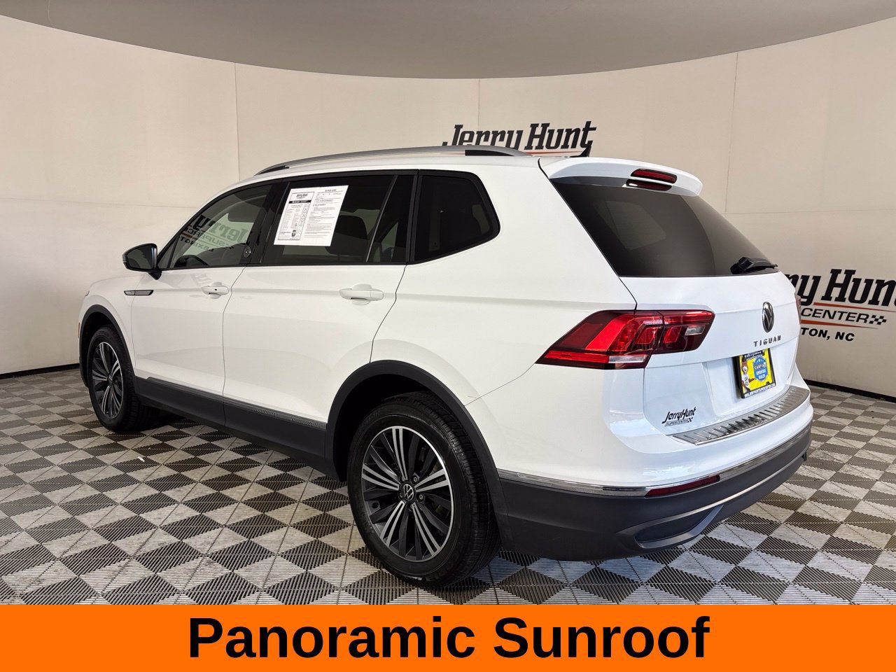 Used 2024 Volkswagen Tiguan Wolfsburg Edition FWD image 8
