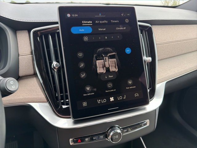 New 2026 Volvo XC90 B6 Plus w/ Protection Package Premier image 14