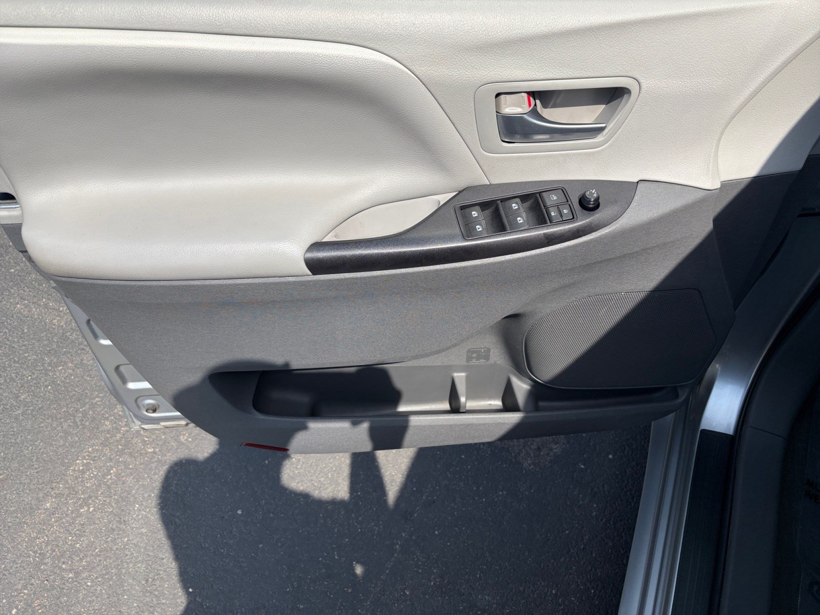 Used 2015 Toyota Sienna LE FWD image 9