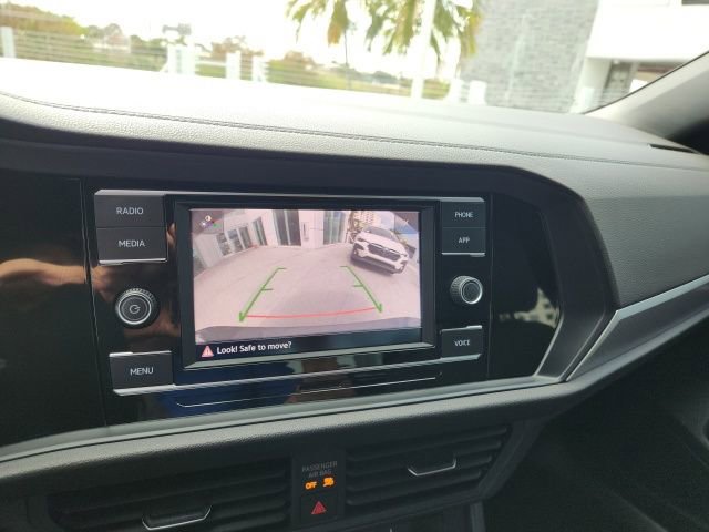 Used 2024 Volkswagen Jetta Sport image 3