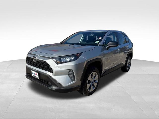 Used 2022 Toyota RAV4 LE image 3