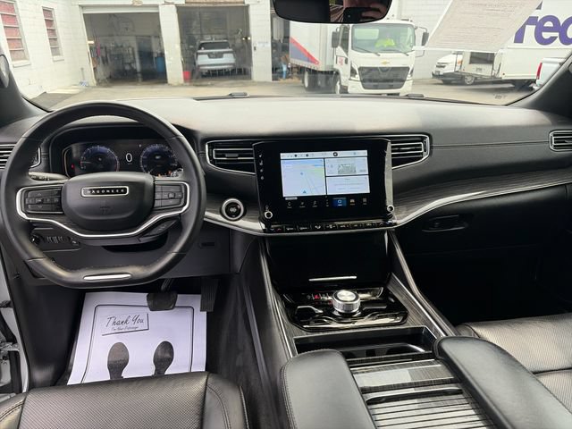 Used 2022 Jeep Wagoneer Series III AWD/4WD image 12