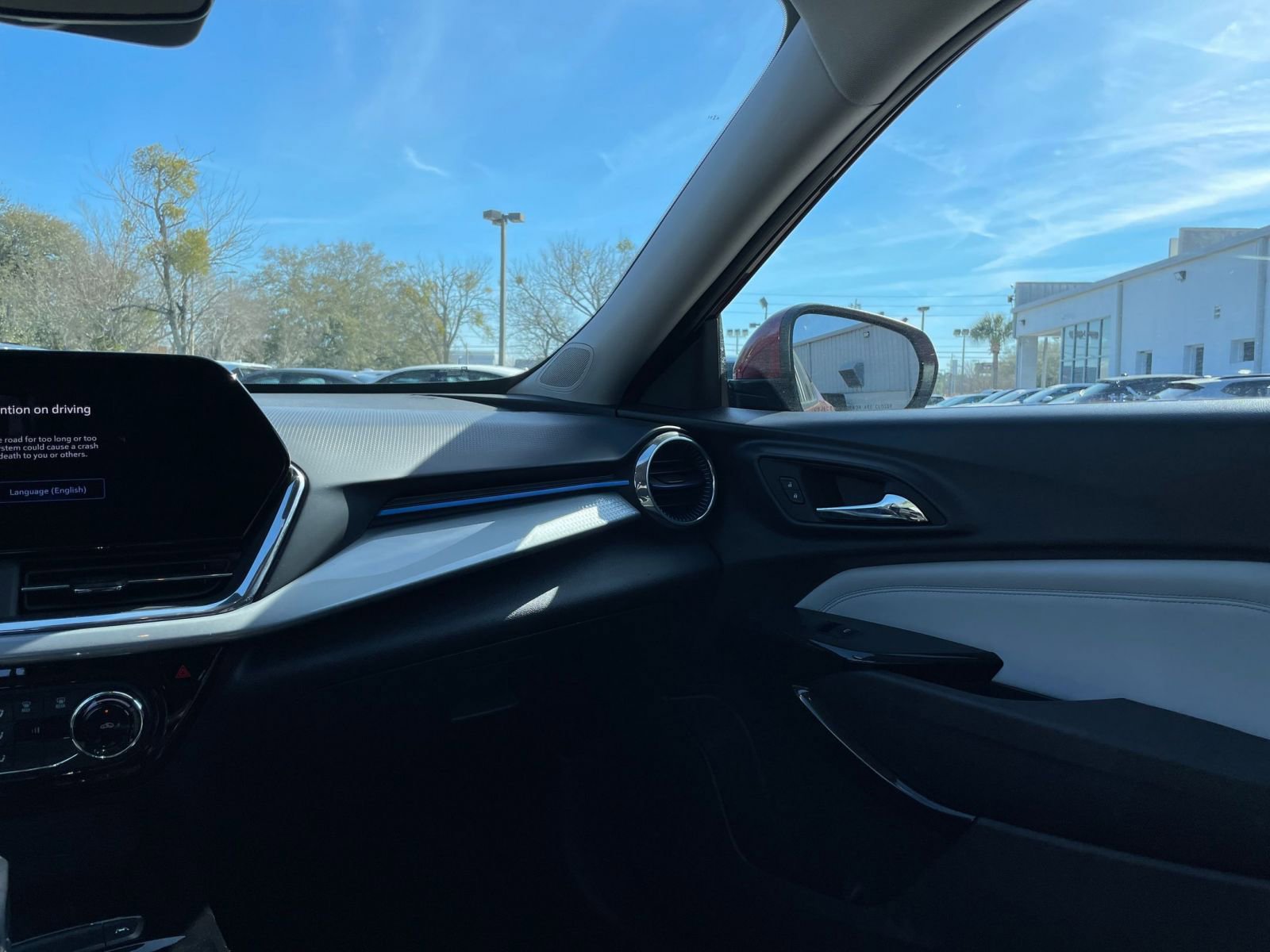 Used 2025 Chevrolet Trax LT image 34