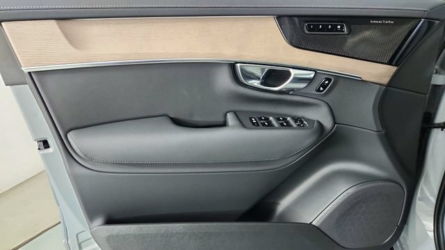 New 2026 Volvo XC90 B6 Plus w/ Protection Package Premier AWD/4WD image 9