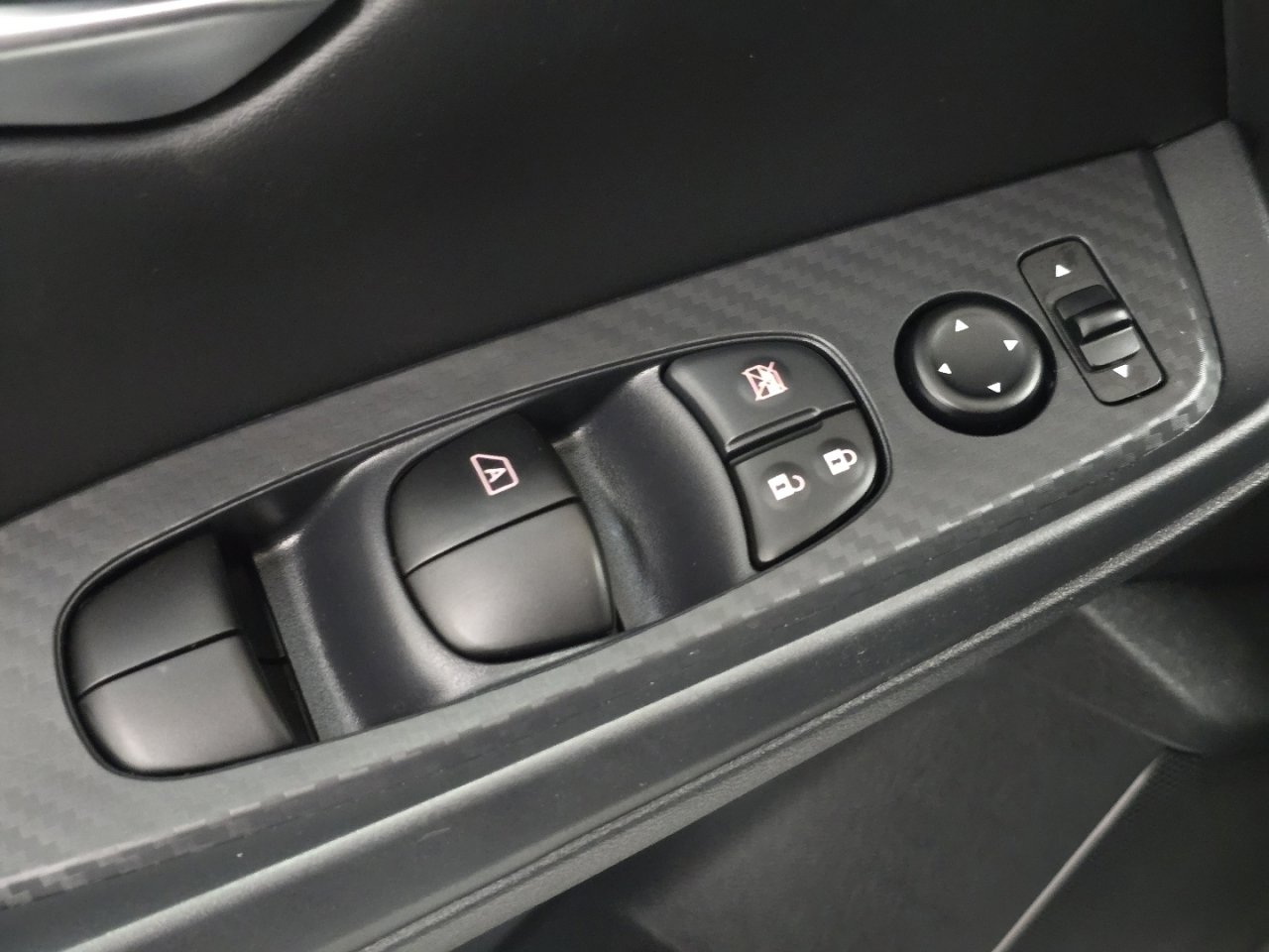 Used 2025 Nissan Sentra SV image 19