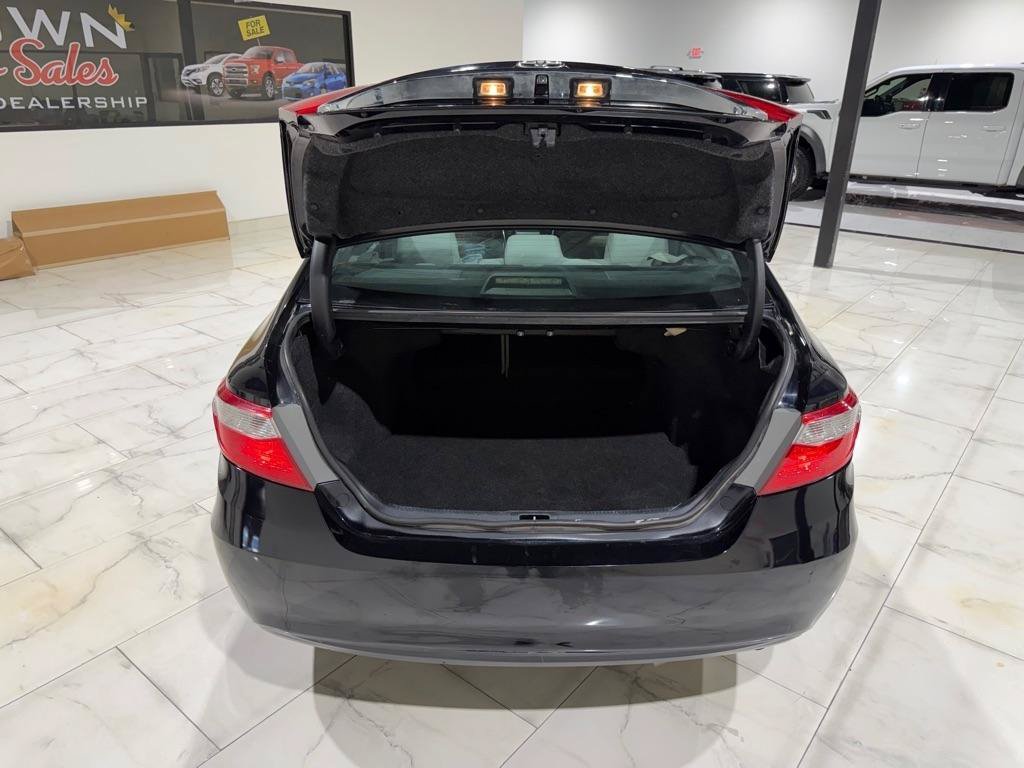 Used 2017 Toyota Camry LE FWD image 11
