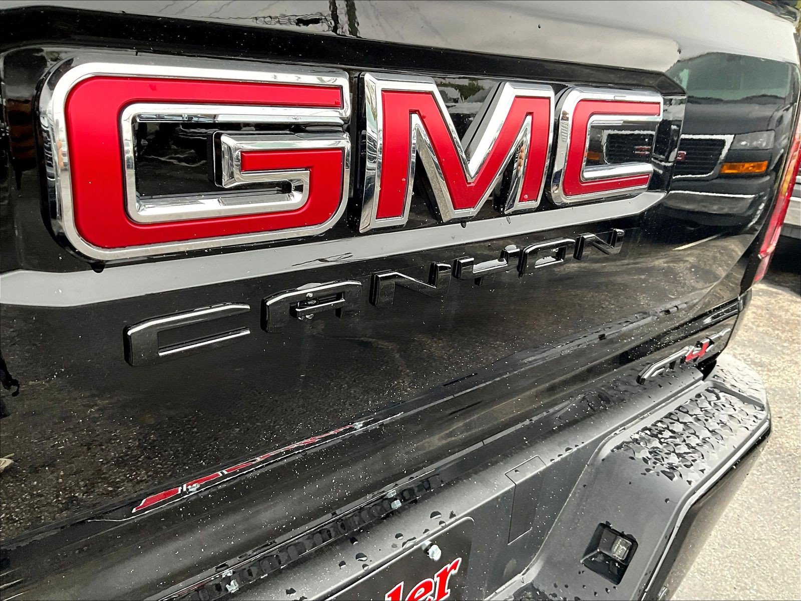 New 2026 GMC Canyon AT4X w/ LPO, Black Badging Package AWD/4WD image 14