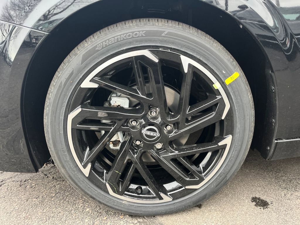 New 2026 Nissan Sentra SR w/ SR Premium Package FWD image 9