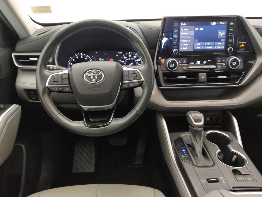Used 2021 Toyota Highlander XLE image 22