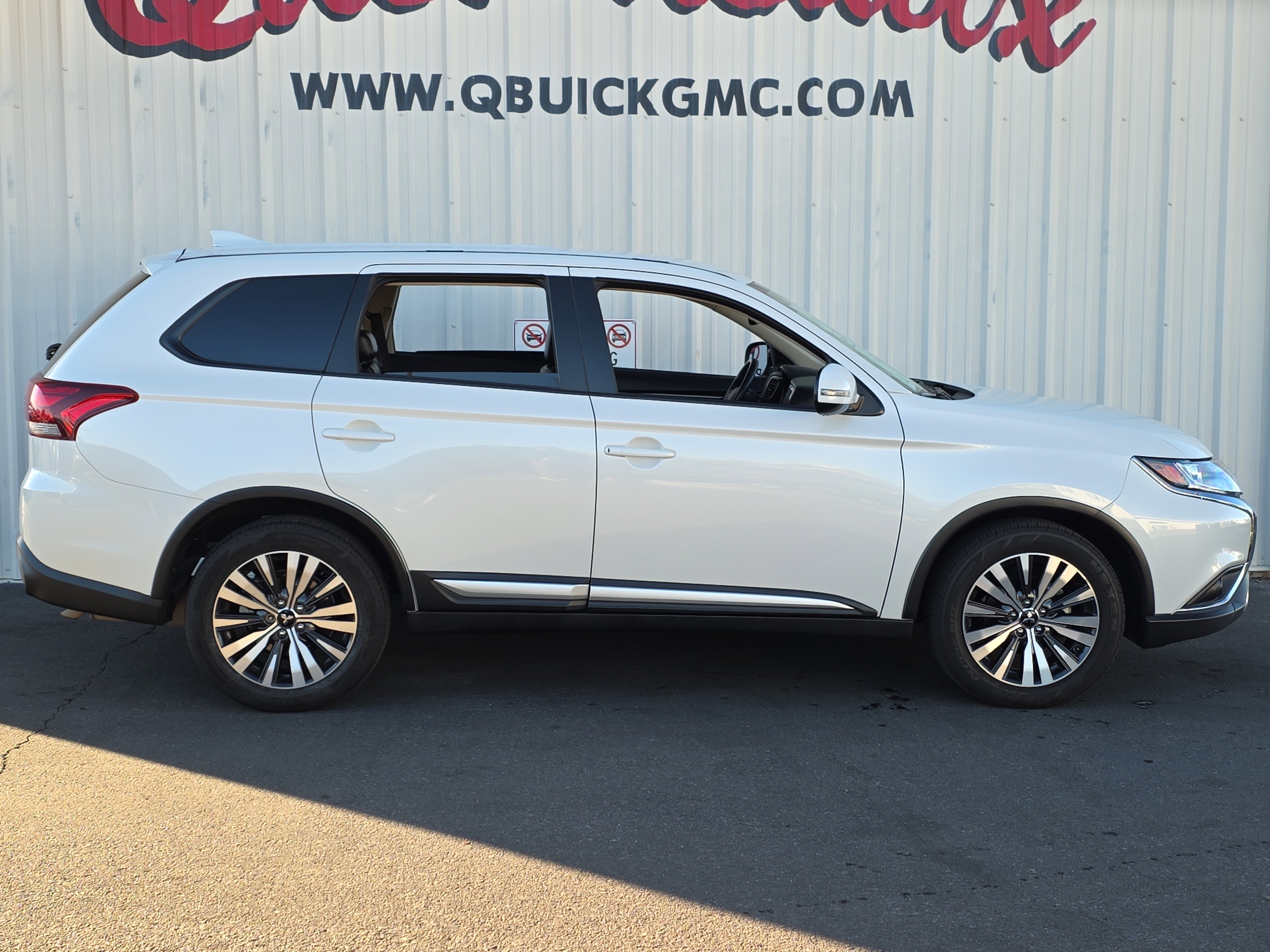 Used 2020 Mitsubishi Outlander SE image 9