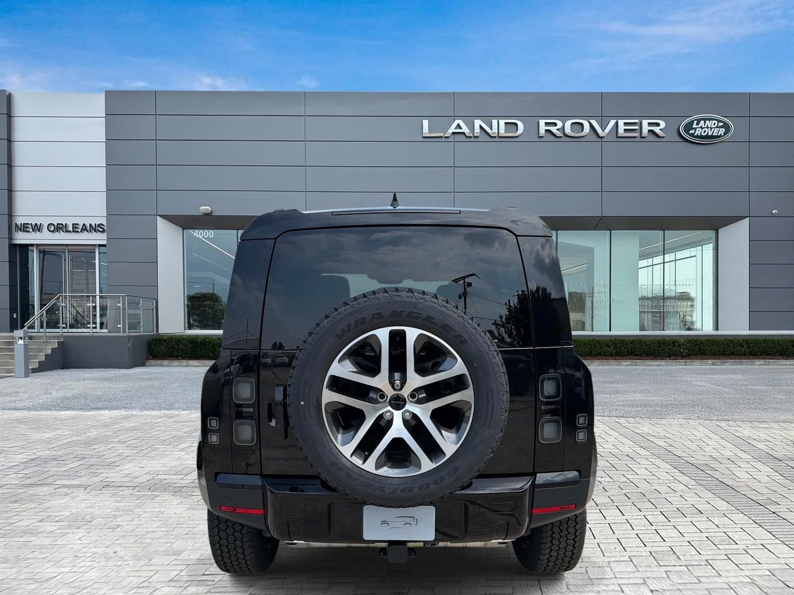 New 2026 Land Rover Defender 110 S AWD/4WD image 6