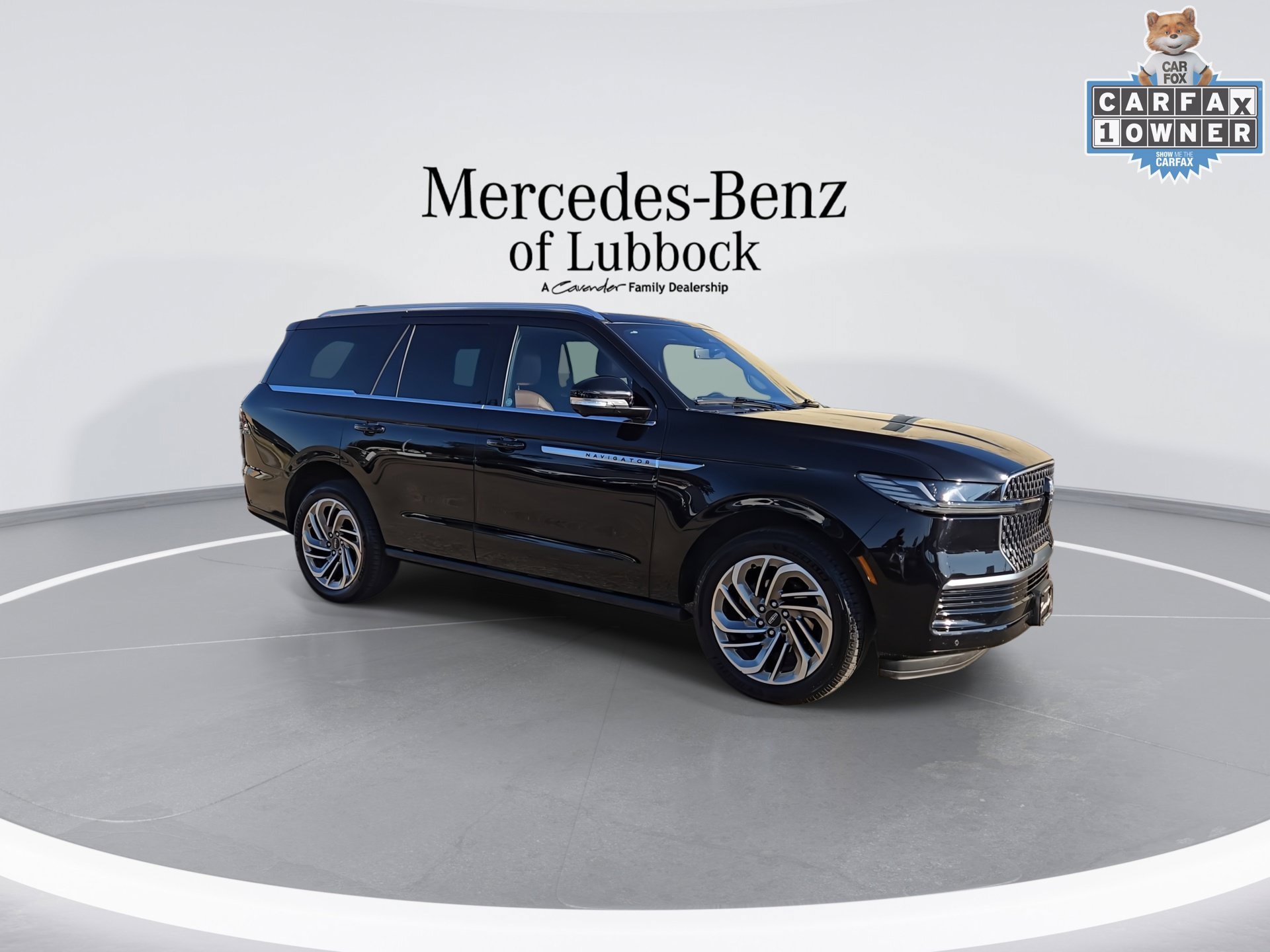 Used 2025 Lincoln Navigator Reserve AWD/4WD image 2