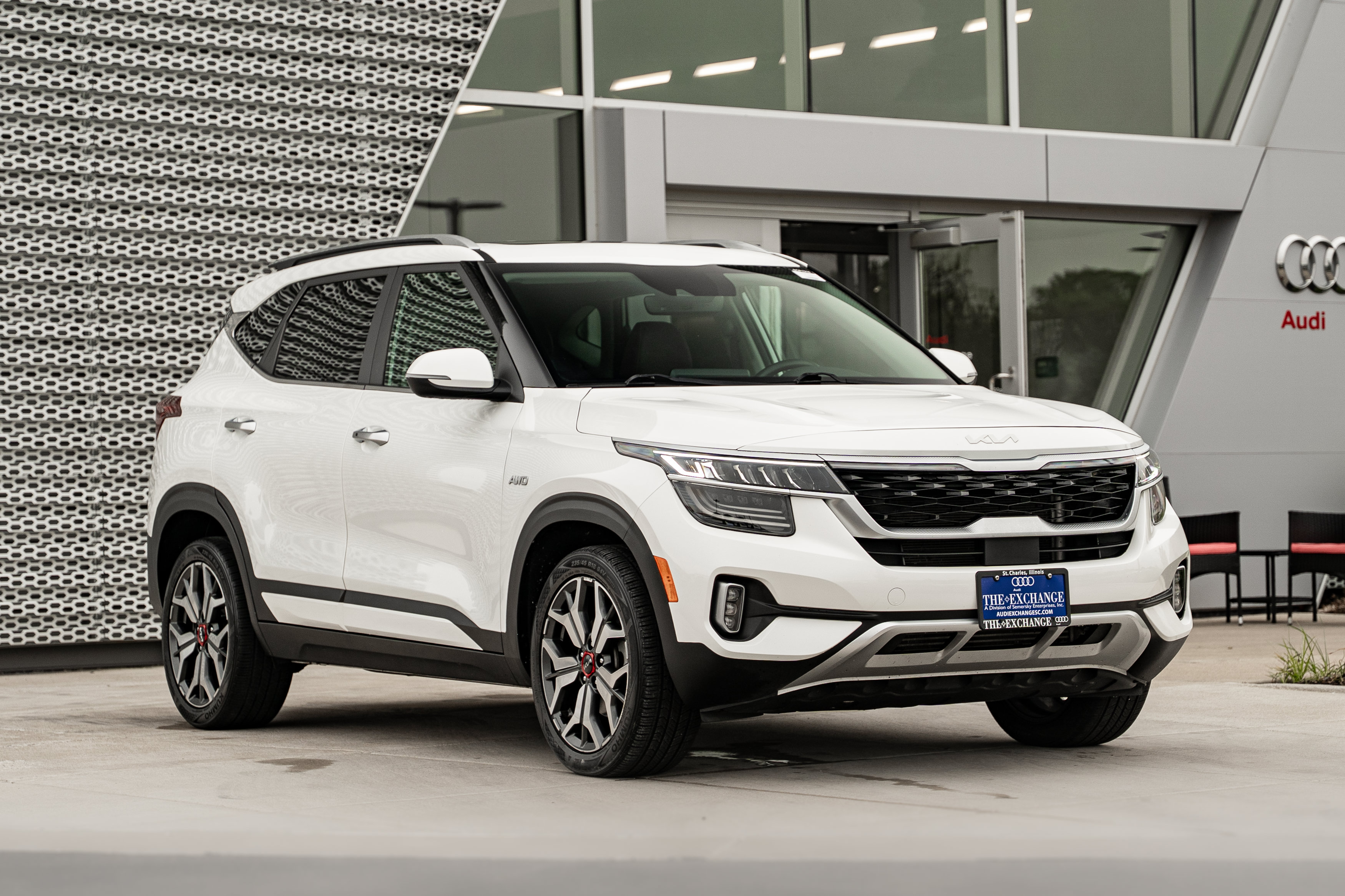 Used 2022 Kia Seltos SX w/ Sunroof Package AWD/4WD image 1
