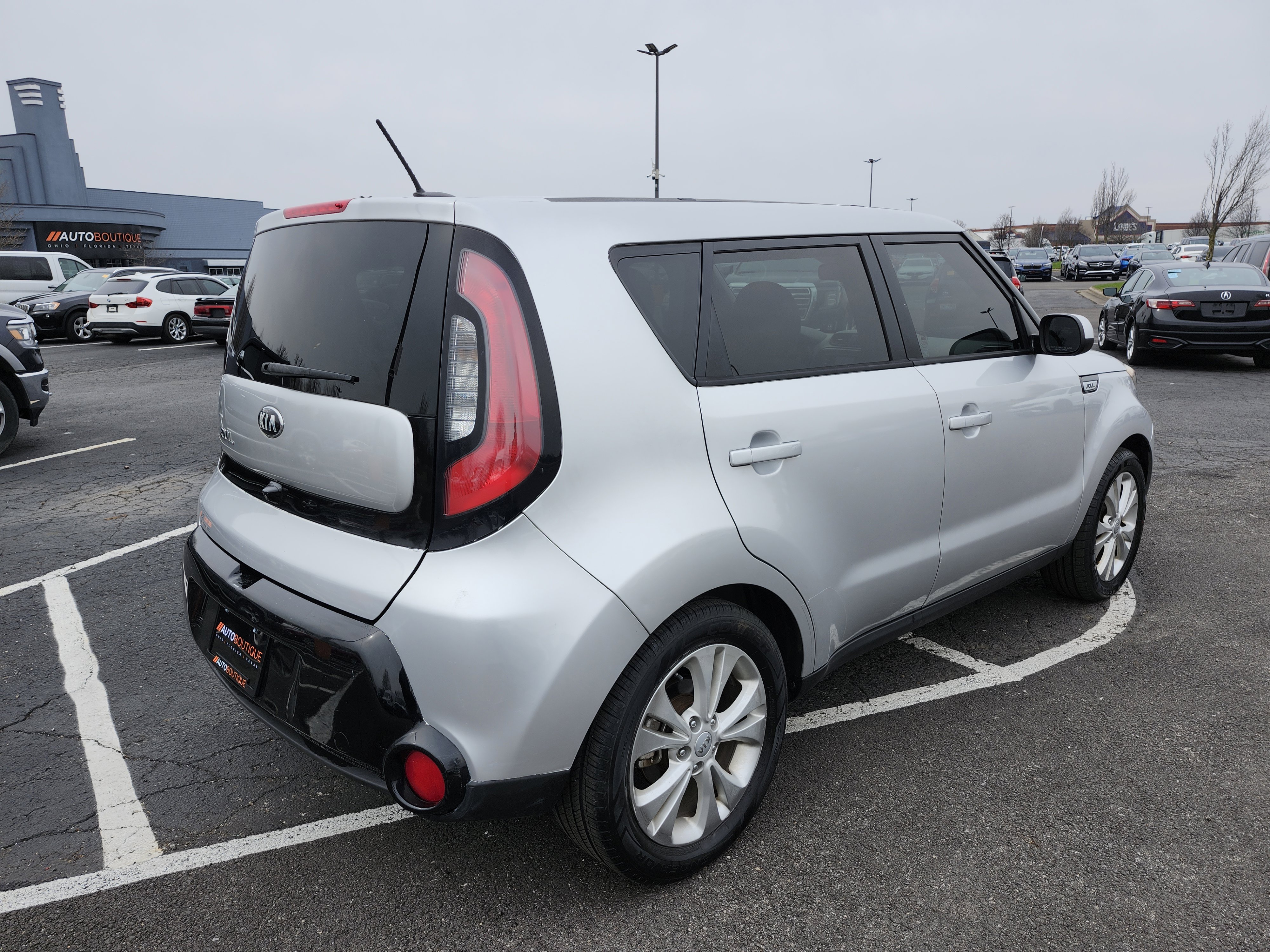 Used 2016 Kia Soul + image 14