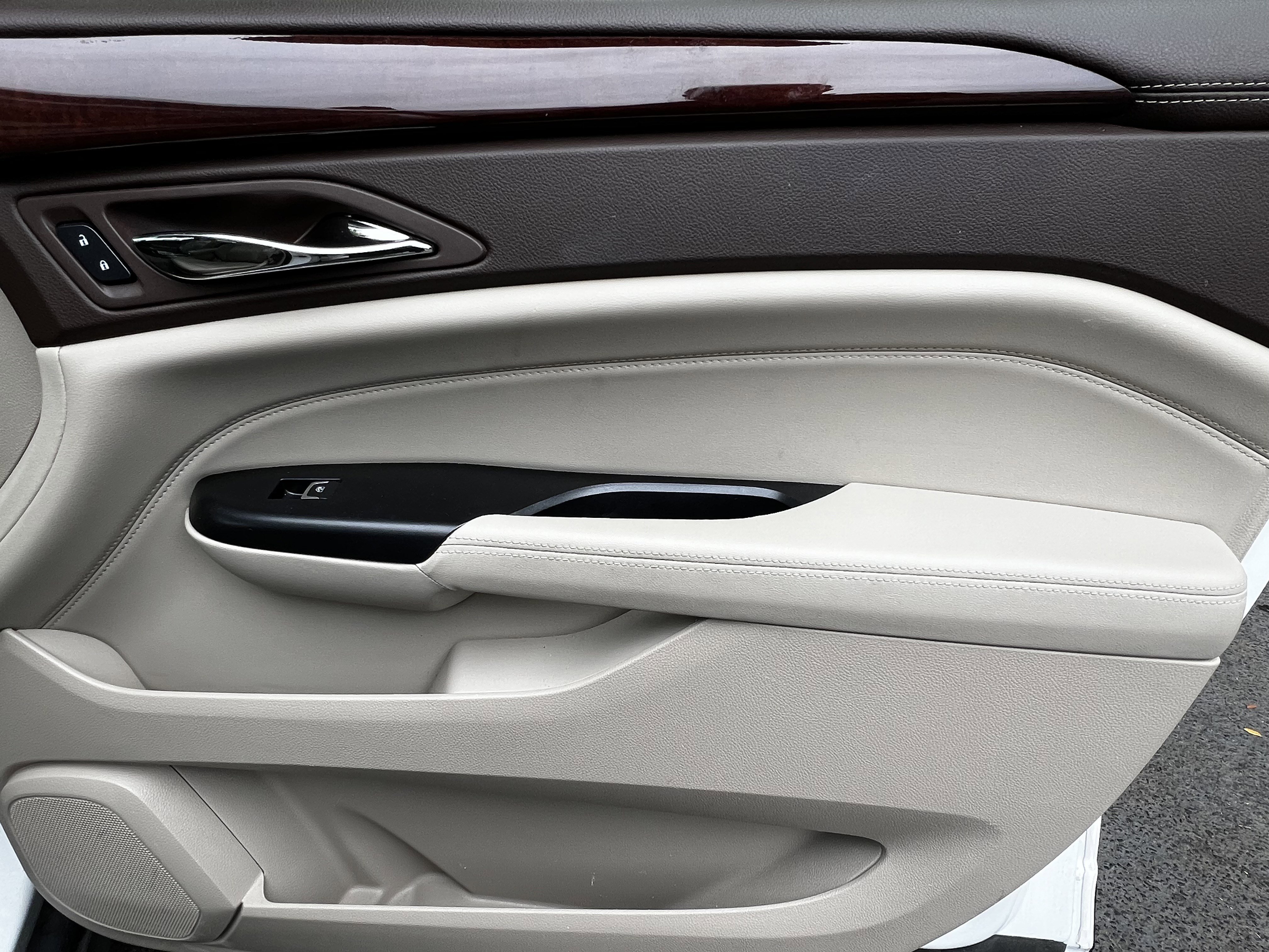 Used 2016 Cadillac SRX Premium AWD/4WD image 40