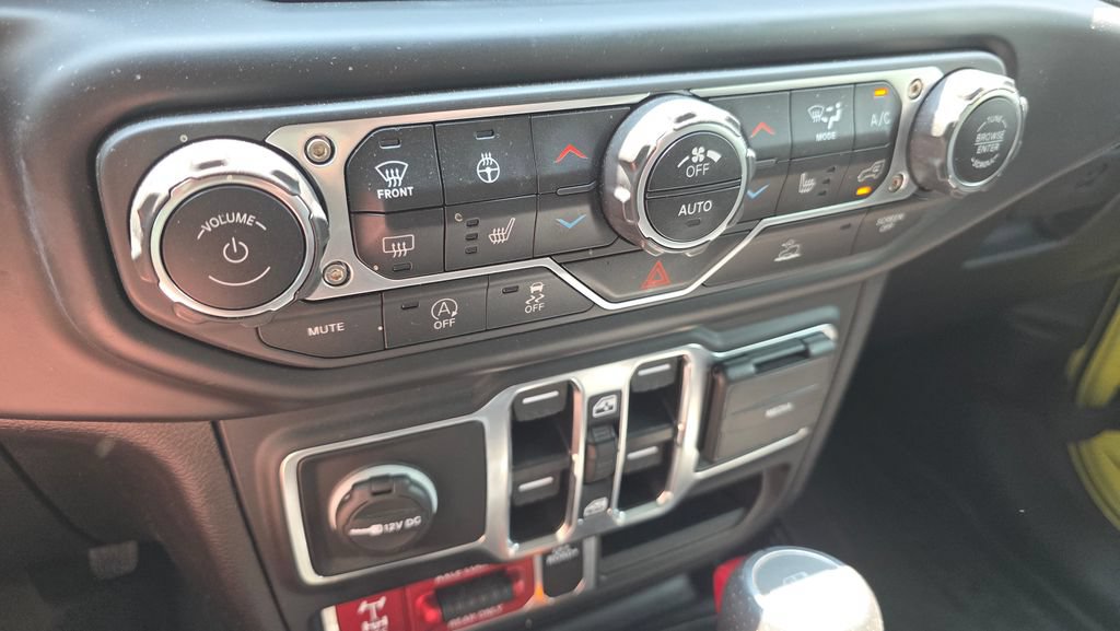 Used 2023 Jeep Gladiator Mojave w/ Cold Weather Group AWD/4WD image 19