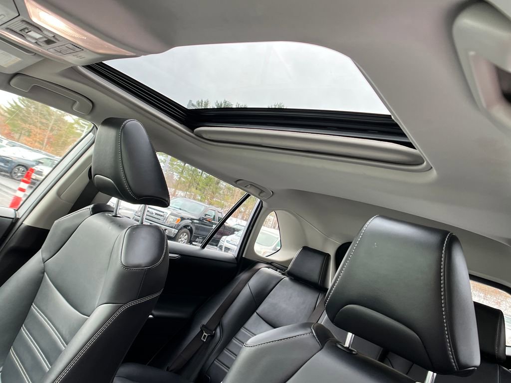 Used 2022 Toyota RAV4 XLE Premium image 20