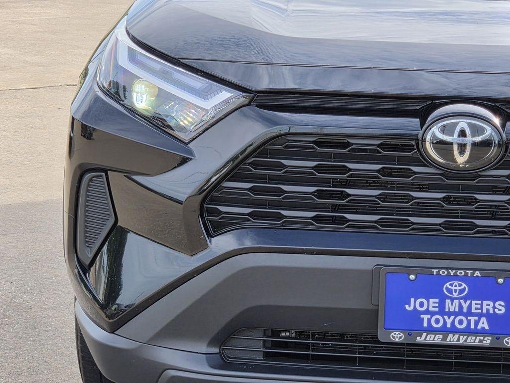 Used 2025 Toyota RAV4 XLE w/ Weather Package FWD image 5