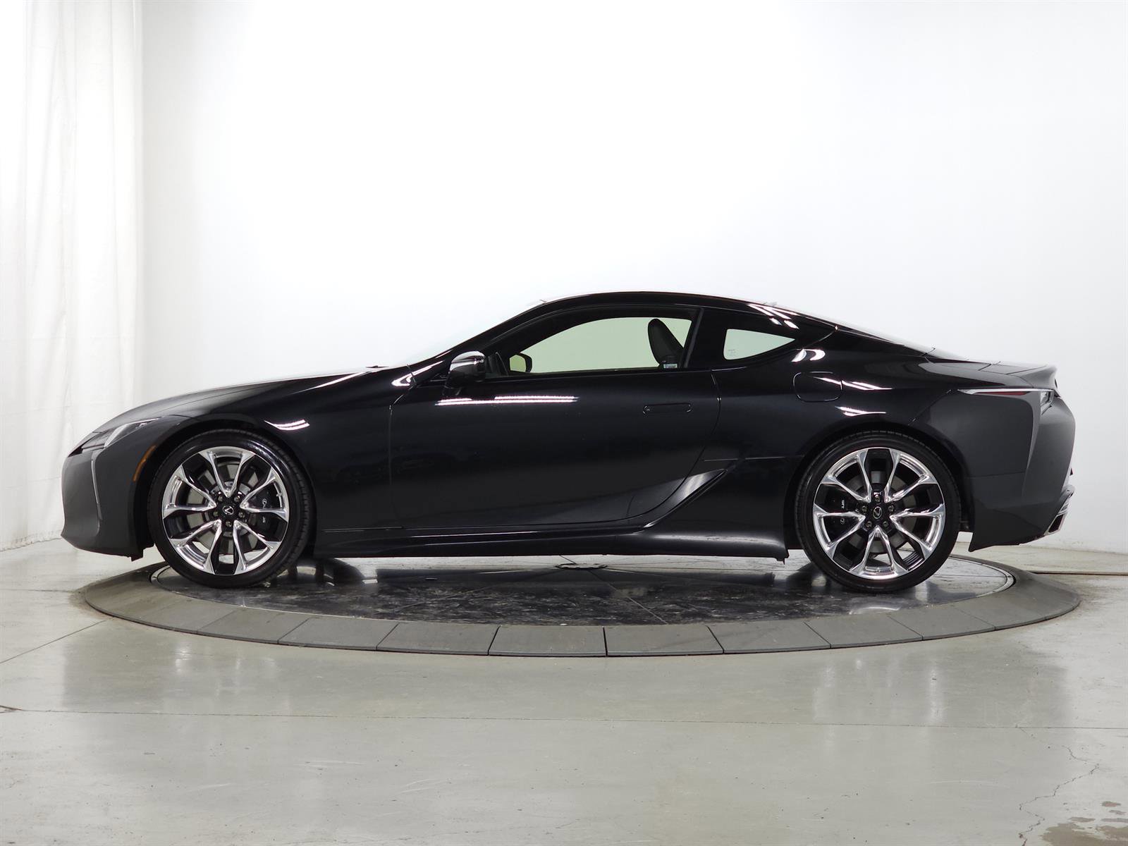 Certified 2023 Lexus LC 500 Coupe w/ Dynamic Handling Package image 4